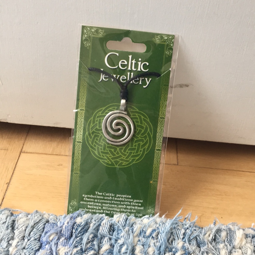 NWT Celtic charm necklace